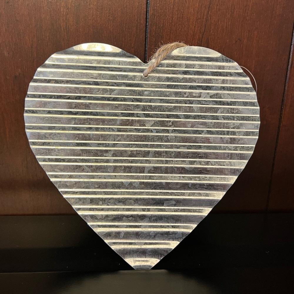 Valentine’s Decor Bundle - 8 Pieces - Picture 7 of 15